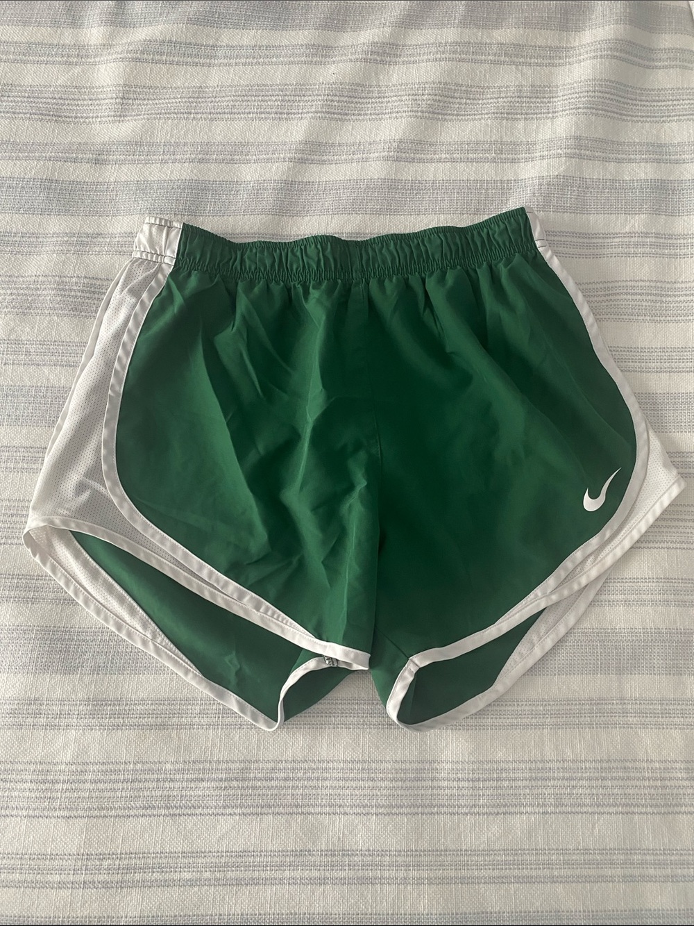 Nike Women’s Green and White Dry Tempo Short - Picture 1 of 2